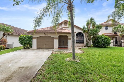 House in Deerfield Beach, Florida 3 bedrooms, 153.75 sq.m. № 1103177 - photo 27