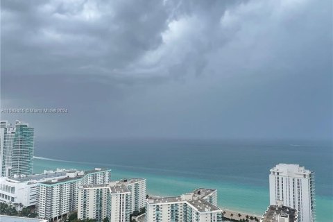 Condominio en venta en Hollywood, Florida, 2 dormitorios, 97.92 m2 № 1184613 - foto 1