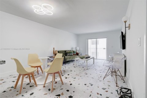 Condo in North Miami Beach, Florida, 1 bedroom  № 1269123 - photo 10