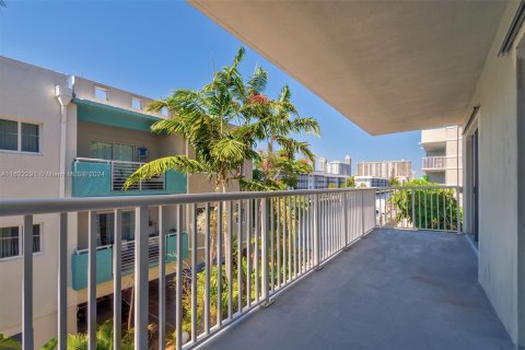 Condominio en venta en North Miami Beach, Florida, 1 dormitorio, 69.68 m2 № 1269123 - foto 23