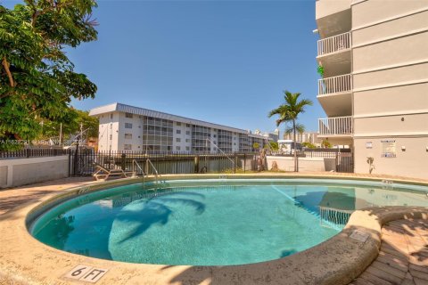 Condo in North Miami Beach, Florida, 1 bedroom  № 1269123 - photo 27