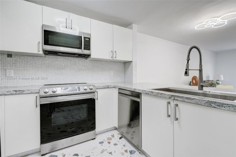 Condominio en venta en North Miami Beach, Florida, 1 dormitorio, 69.68 m2 № 1269123 - foto 6