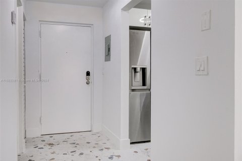 Condo in North Miami Beach, Florida, 1 bedroom  № 1269123 - photo 5