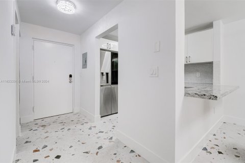 Condominio en venta en North Miami Beach, Florida, 1 dormitorio, 69.68 m2 № 1269123 - foto 7