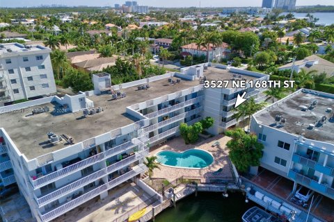 Condo in North Miami Beach, Florida, 1 bedroom  № 1269123 - photo 29