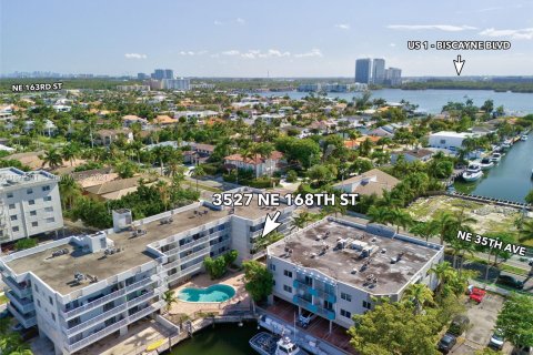 Condo in North Miami Beach, Florida, 1 bedroom  № 1269123 - photo 30