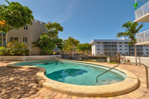 Condo in North Miami Beach, Florida, 1 bedroom  № 1269123 - photo 26