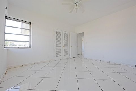 Снять в аренду квартиру в Майами-Бич, Флорида 2 спальни, 83.52м2, № 866373 - фото 15