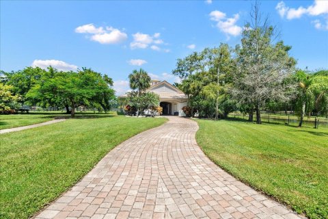 House in Lake Worth, Florida 4 bedrooms, 407.66 sq.m. № 1151858 - photo 18