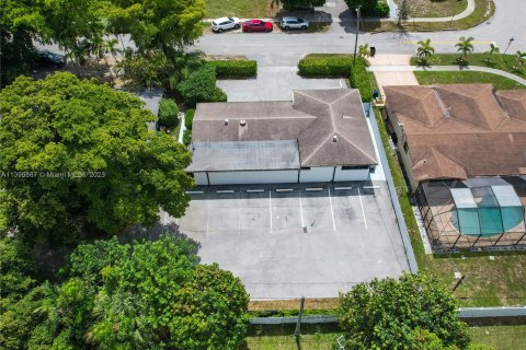 Купить коммерческую недвижимость в Норт-Майами-Бич, Флорида № 530356 - фото 9