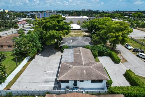 Купить коммерческую недвижимость в Норт-Майами-Бич, Флорида № 530356 - фото 8