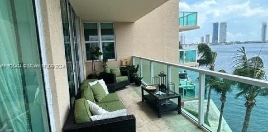 Condominio en Aventura, Florida, 3 dormitorios  № 986733