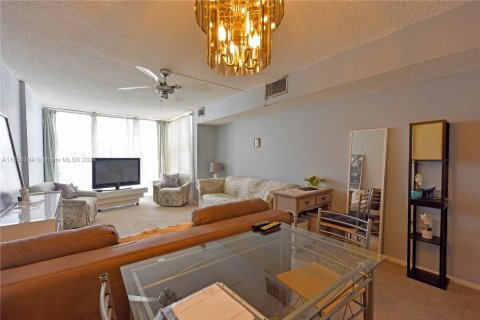 Condo in Sunny Isles Beach, Florida, 1 bedroom  № 1372414 - photo 7