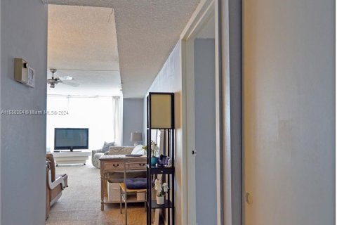 Condo in Sunny Isles Beach, Florida, 1 bedroom  № 1372414 - photo 3