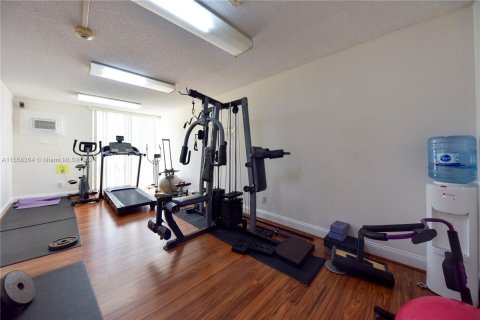 Condo in Sunny Isles Beach, Florida, 1 bedroom  № 1372414 - photo 24