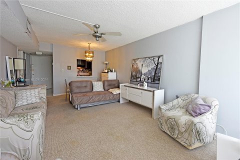 Condo in Sunny Isles Beach, Florida, 1 bedroom  № 1372414 - photo 8