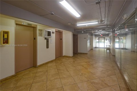 Copropriété à vendre à Sunny Isles Beach, Floride: 1 chambre, 50.72 m2 № 1372414 - photo 19