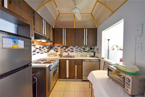 Condo in Sunny Isles Beach, Florida, 1 bedroom  № 1372414 - photo 4