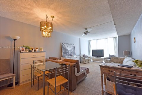 Condo in Sunny Isles Beach, Florida, 1 bedroom  № 1372414 - photo 6