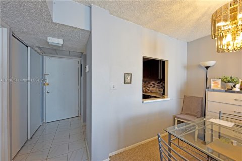 Condo in Sunny Isles Beach, Florida, 1 bedroom  № 1372414 - photo 11