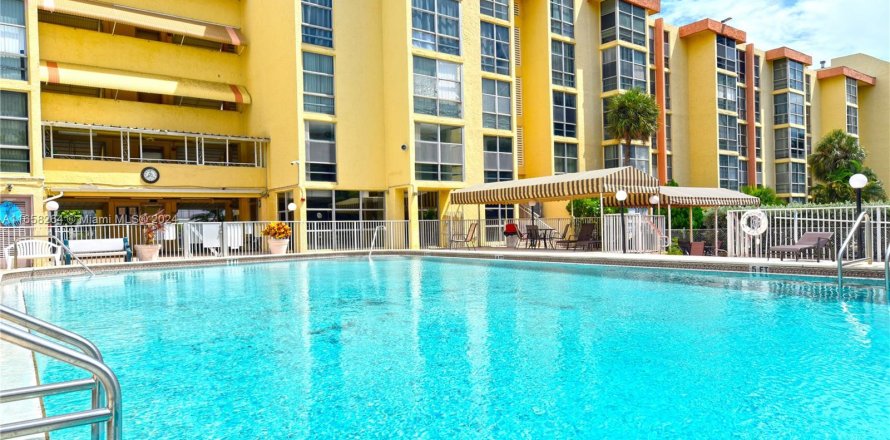 Condo à Sunny Isles Beach, Floride, 1 chambre  № 1372414