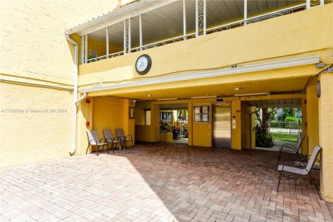 Condo in Sunny Isles Beach, Florida, 1 bedroom  № 1372414 - photo 22