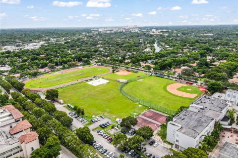 Copropriété à louer à Coral Gables, Floride: 2 chambres, 104.52 m2 № 1372376 - photo 6