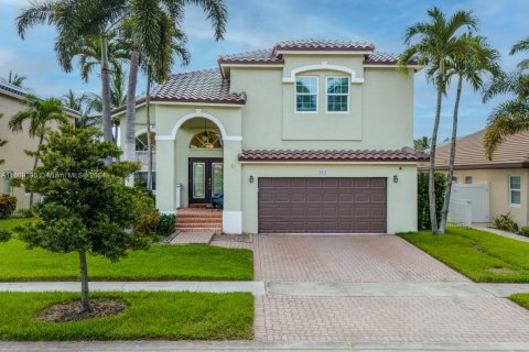 Villa ou maison à vendre à Pembroke Pines, Floride: 4 chambres, 240.34 m2 № 1231832 - photo 1