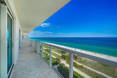Copropriété à vendre à Surfside, Floride: 4 chambres, 263.66 m2 № 133054 - photo 20