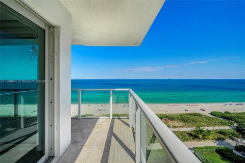 Copropriété à vendre à Surfside, Floride: 4 chambres, 263.66 m2 № 133054 - photo 19