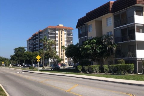 Condo in Lauderhill, Florida, 2 bedrooms  № 869175 - photo 2