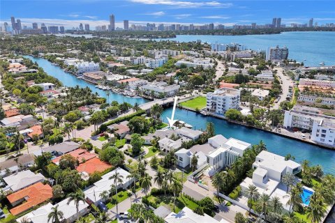 Casa en venta en Miami Beach, Florida, 4 dormitorios, 271.92 m2 № 1333357 - foto 14