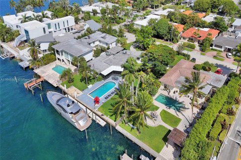 Casa en venta en Miami Beach, Florida, 4 dormitorios, 271.92 m2 № 1333357 - foto 11