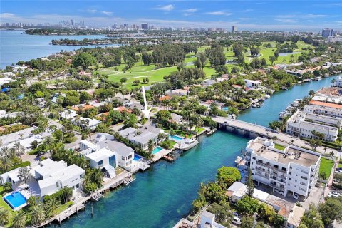 Casa en venta en Miami Beach, Florida, 4 dormitorios, 271.92 m2 № 1333357 - foto 16