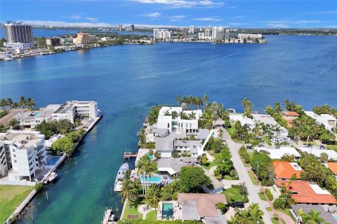 Casa en venta en Miami Beach, Florida, 4 dormitorios, 271.92 m2 № 1333357 - foto 3