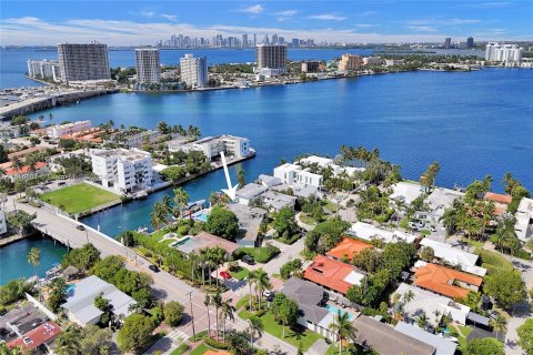 Casa en venta en Miami Beach, Florida, 4 dormitorios, 271.92 m2 № 1333357 - foto 4