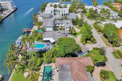 Casa en venta en Miami Beach, Florida, 4 dormitorios, 271.92 m2 № 1333357 - foto 12