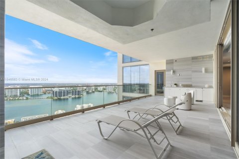 Condo in Sunny Isles Beach, Florida, 3 bedrooms  № 1345012 - photo 1