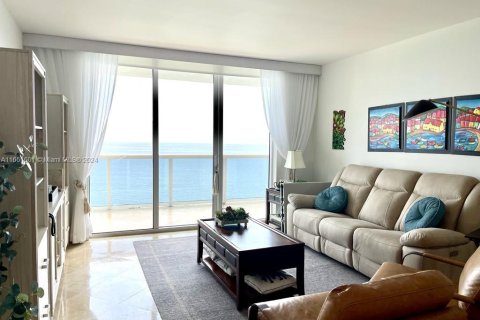 Copropriété à louer à Hallandale Beach, Floride: 3 chambres, 171.03 m2 № 1345038 - photo 4