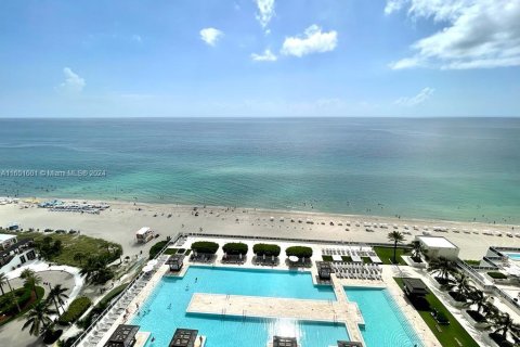 Copropriété à louer à Hallandale Beach, Floride: 3 chambres, 171.03 m2 № 1345038 - photo 3