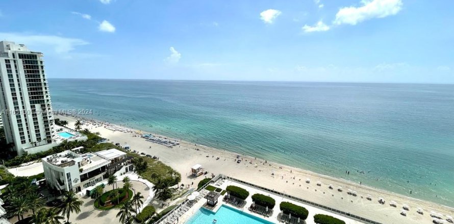 Condo à Hallandale Beach, Floride, 3 chambres  № 1345038