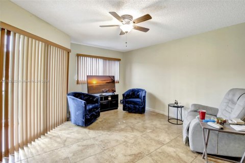 Condominio en venta en Pembroke Pines, Florida, 1 dormitorio, 98.1 m2 № 974500 - foto 22