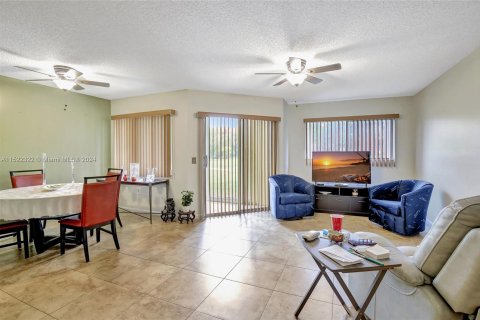 Condominio en venta en Pembroke Pines, Florida, 1 dormitorio, 98.1 m2 № 974500 - foto 10