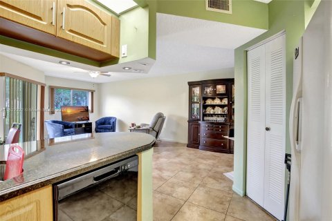 Condominio en venta en Pembroke Pines, Florida, 1 dormitorio, 98.1 m2 № 974500 - foto 5