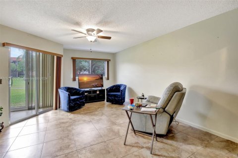 Condominio en venta en Pembroke Pines, Florida, 1 dormitorio, 98.1 m2 № 974500 - foto 20