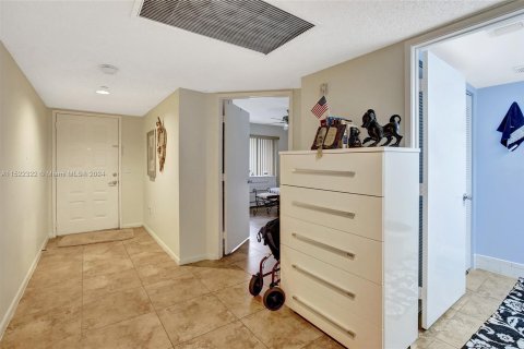 Condominio en venta en Pembroke Pines, Florida, 1 dormitorio, 98.1 m2 № 974500 - foto 12