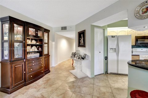 Condominio en venta en Pembroke Pines, Florida, 1 dormitorio, 98.1 m2 № 974500 - foto 8
