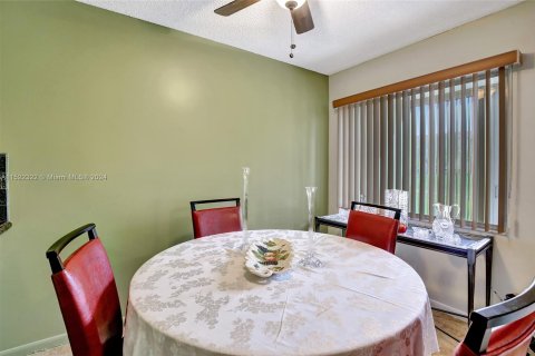 Condominio en venta en Pembroke Pines, Florida, 1 dormitorio, 98.1 m2 № 974500 - foto 24