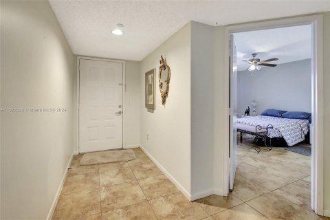 Condominio en venta en Pembroke Pines, Florida, 1 dormitorio, 98.1 m2 № 974500 - foto 11