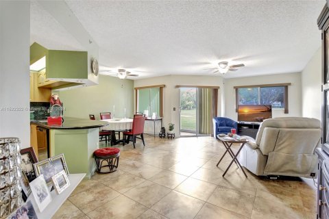 Condominio en venta en Pembroke Pines, Florida, 1 dormitorio, 98.1 m2 № 974500 - foto 4